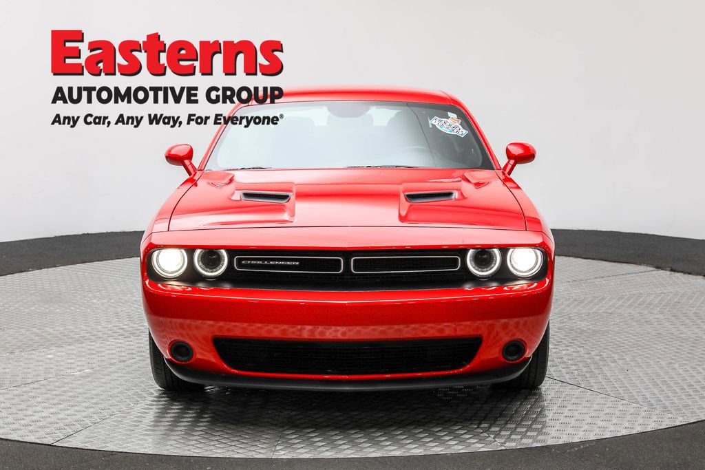Used 2023 Dodge Challenger SXT image 2
