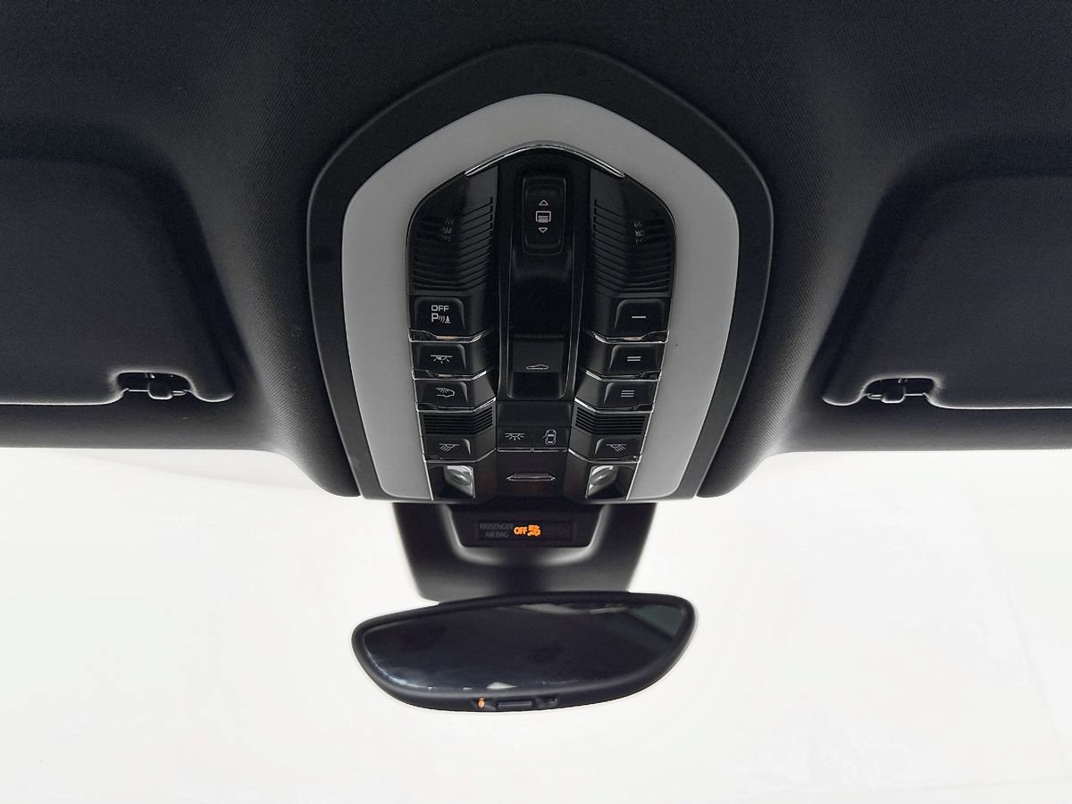 Used 2018 Porsche Macan S AWD/4WD image 58