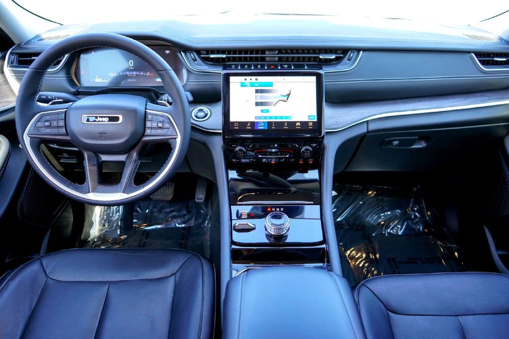 Used 2023 Jeep Grand Cherokee L Limited image 20