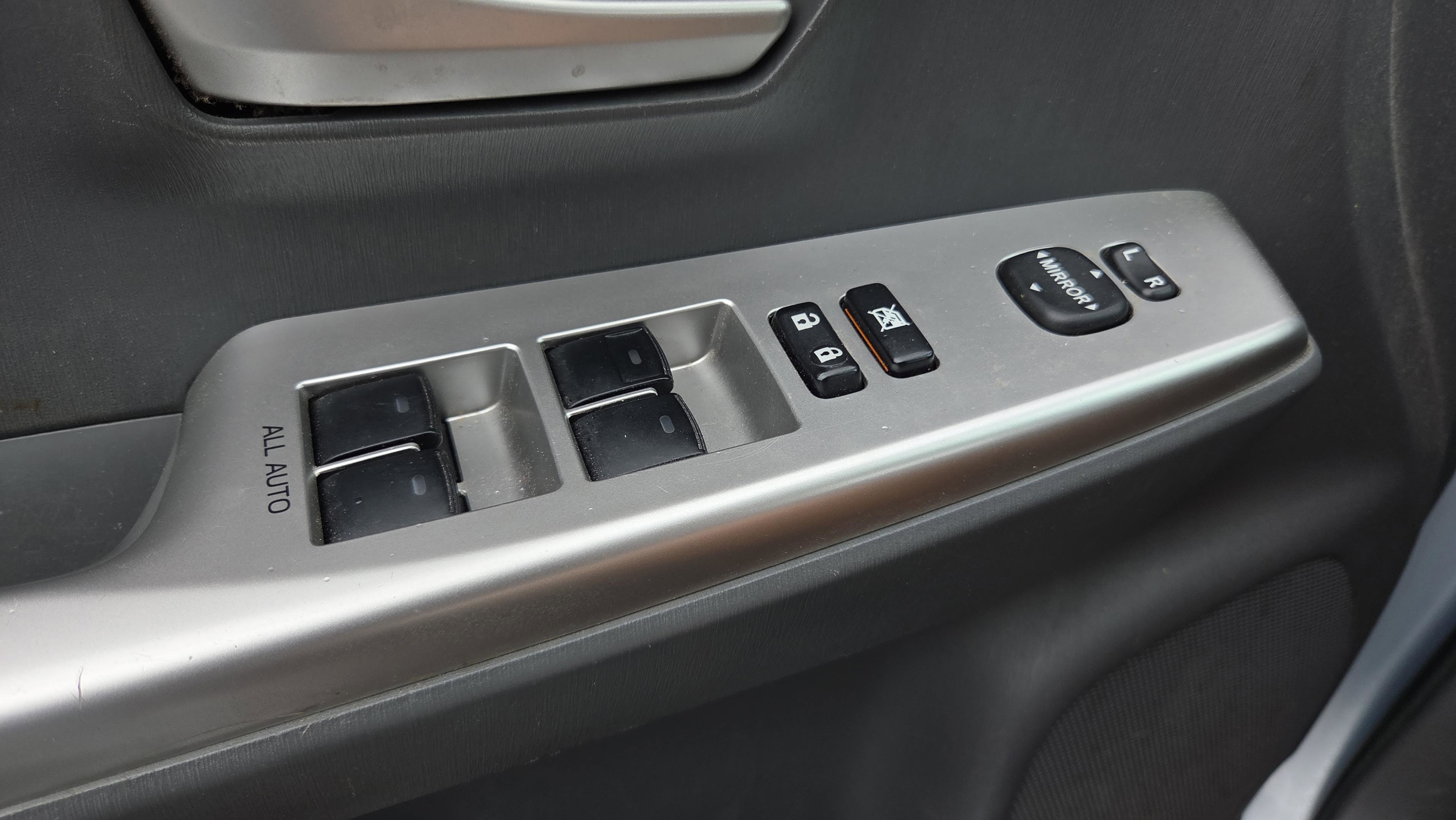 Used 2014 Toyota Prius V Three image 17