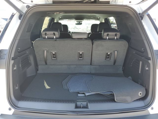 New 2027 Chevrolet Traverse LT w/ Driver Confidence Package FWD image 8