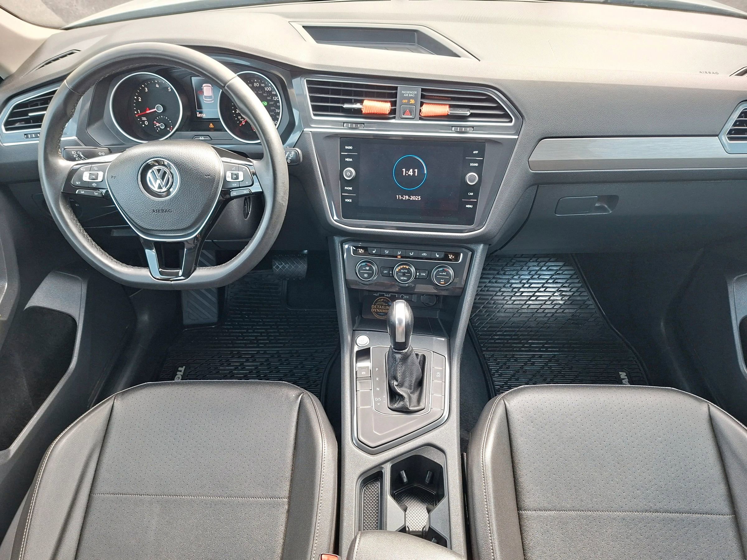 Used 2020 Volkswagen Tiguan SE FWD image 8
