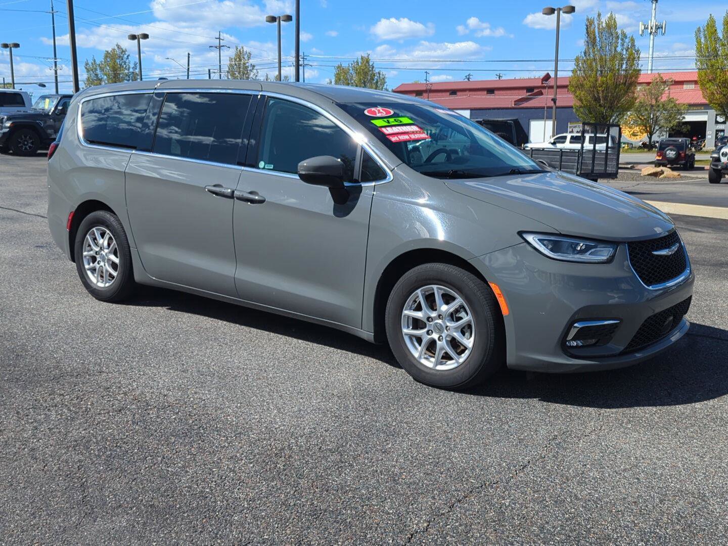 Used 2023 Chrysler Pacifica Touring-L