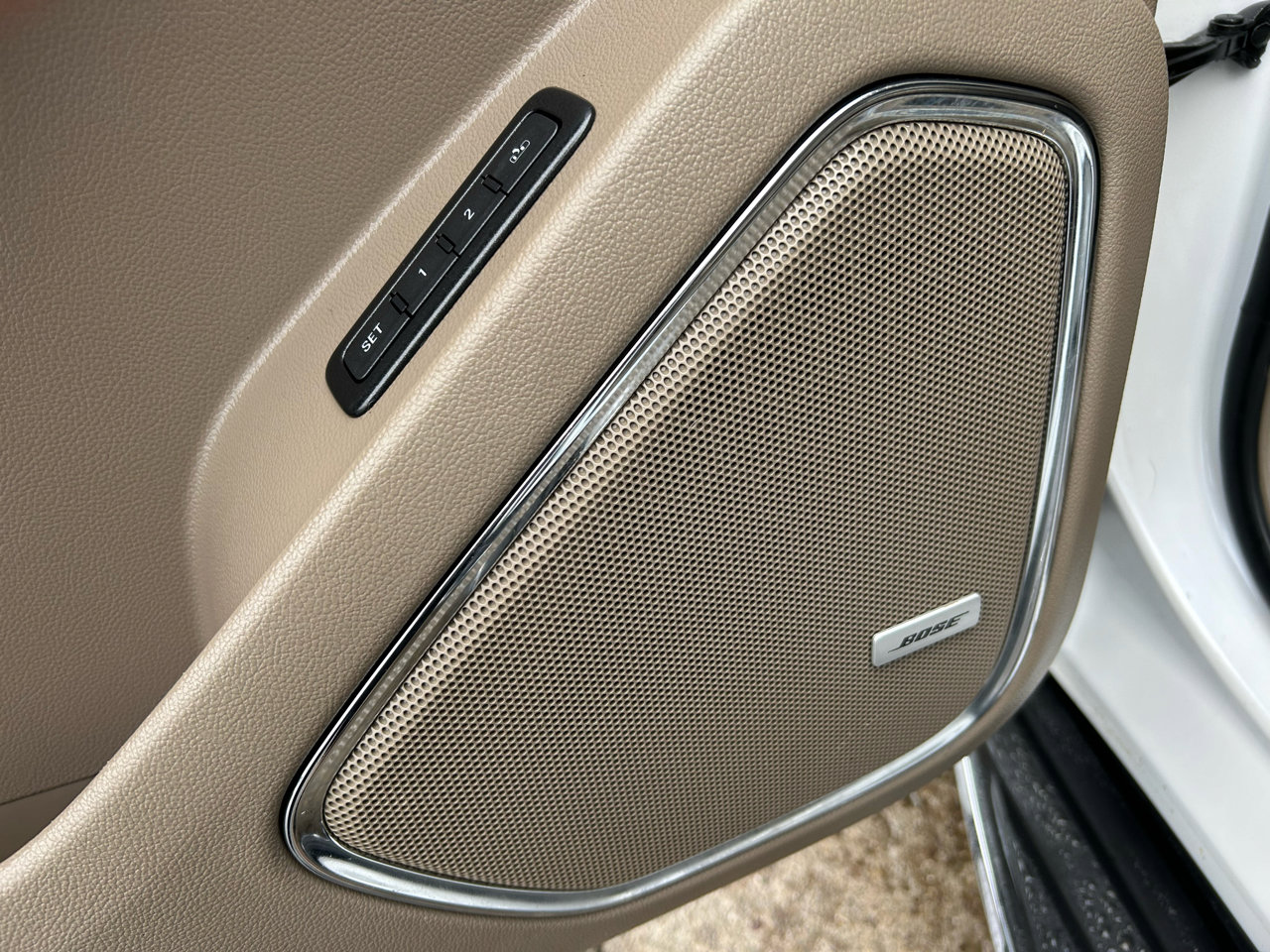 Used 2017 GMC Yukon SLT w/ Premium Edition image 11