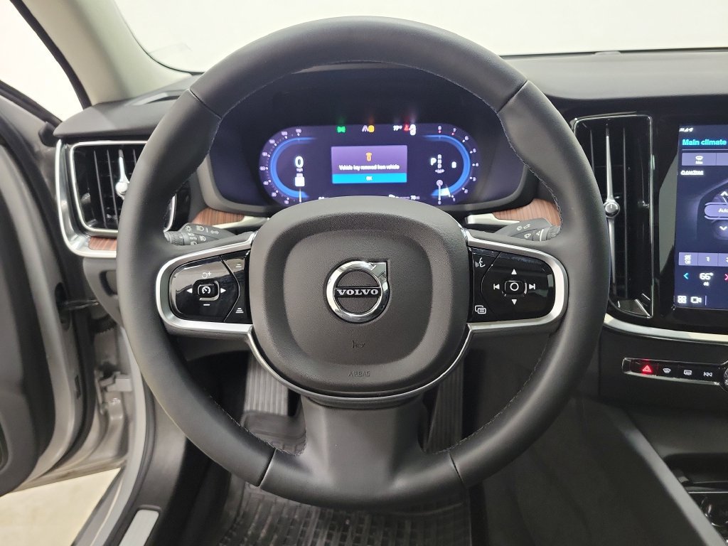 New 2025 Volvo S60 B5 Plus w/ Protection Package Premier FWD image 22
