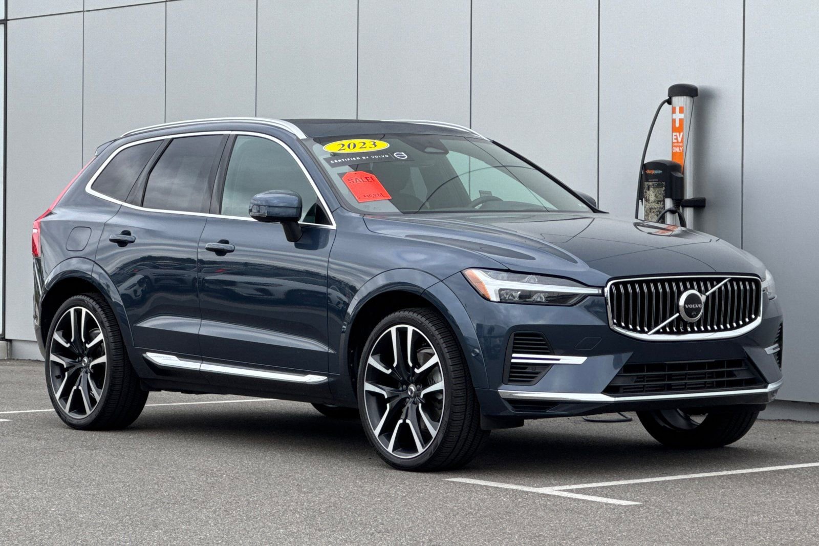 Used 2023 Volvo XC60 T8 Ultimate image 7