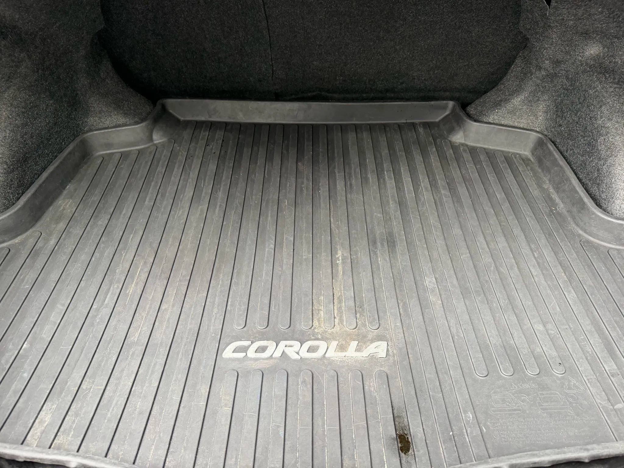 Used 2018 Toyota Corolla LE image 24