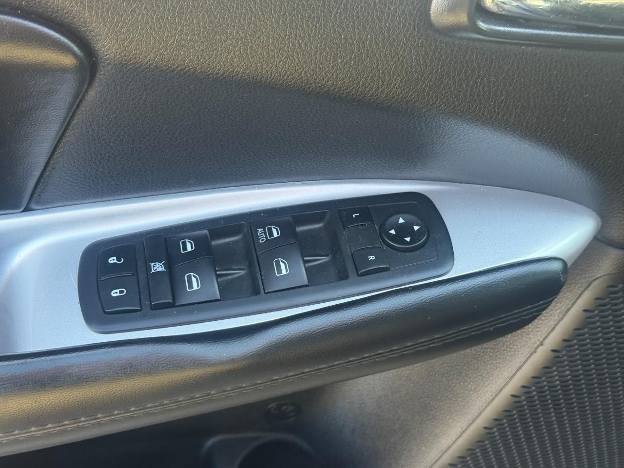 Used 2019 Dodge Journey SE FWD image 18