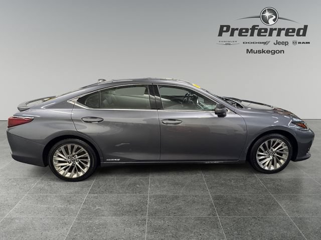 Used 2019 Lexus ES 300h w/ Accessory Package FWD image 8
