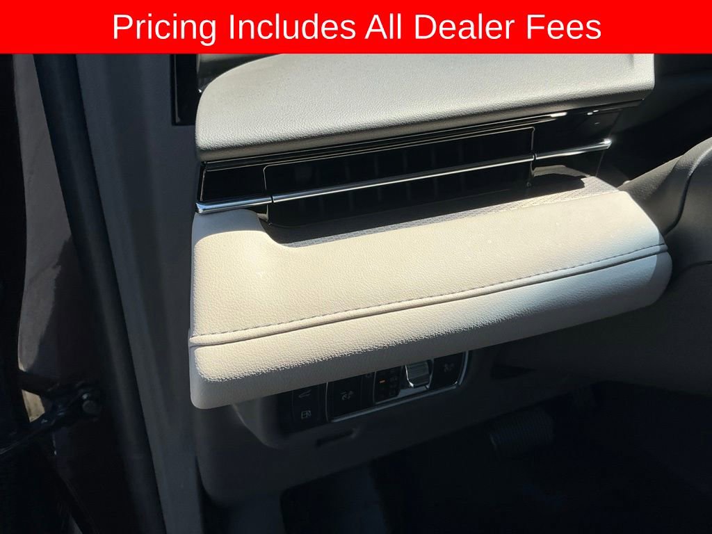 Used 2024 Lincoln Nautilus Premier AWD/4WD image 11