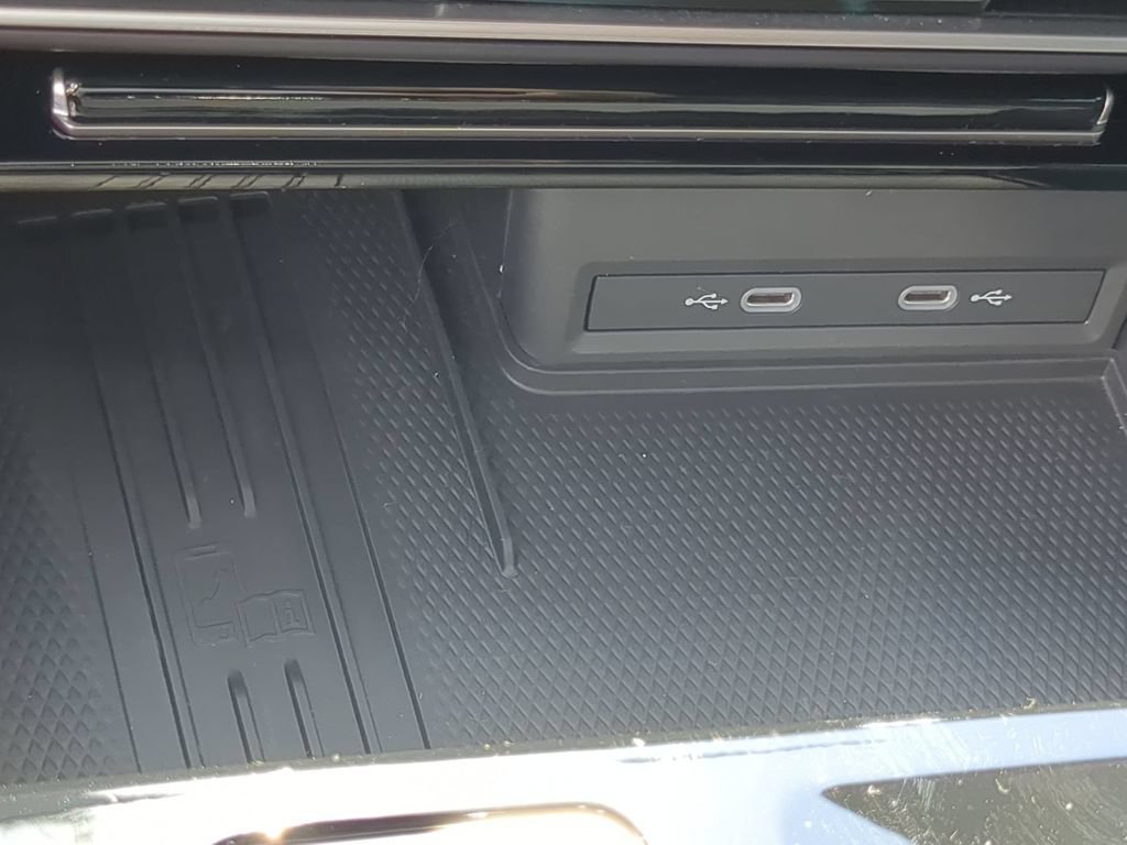 Used 2025 Volkswagen Atlas Cross Sport SE FWD image 24