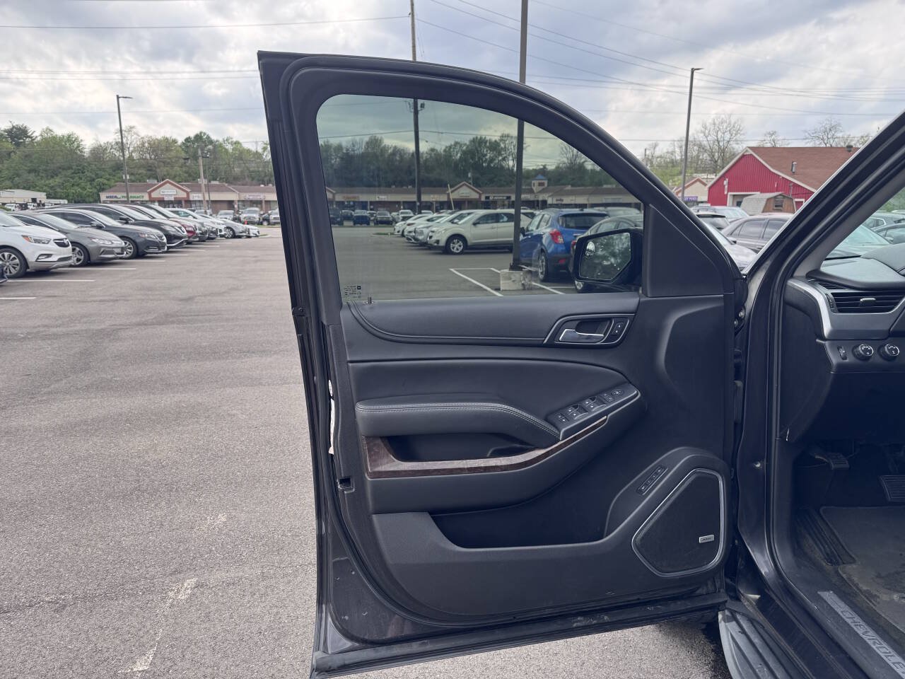 Used 2018 Chevrolet Suburban LT AWD/4WD image 11