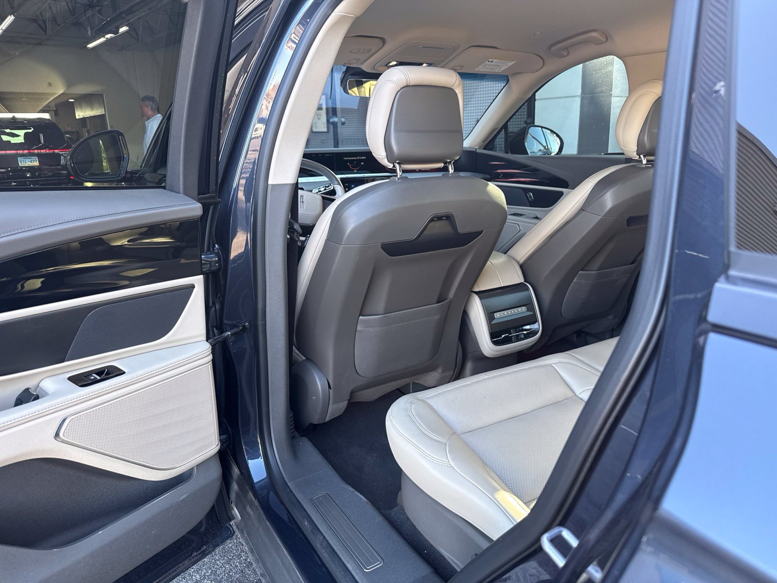 Used 2024 Lincoln Nautilus Premier AWD/4WD image 16