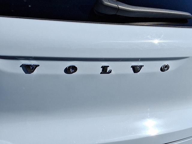 Used 2025 Volvo XC40 B5 Plus image 31