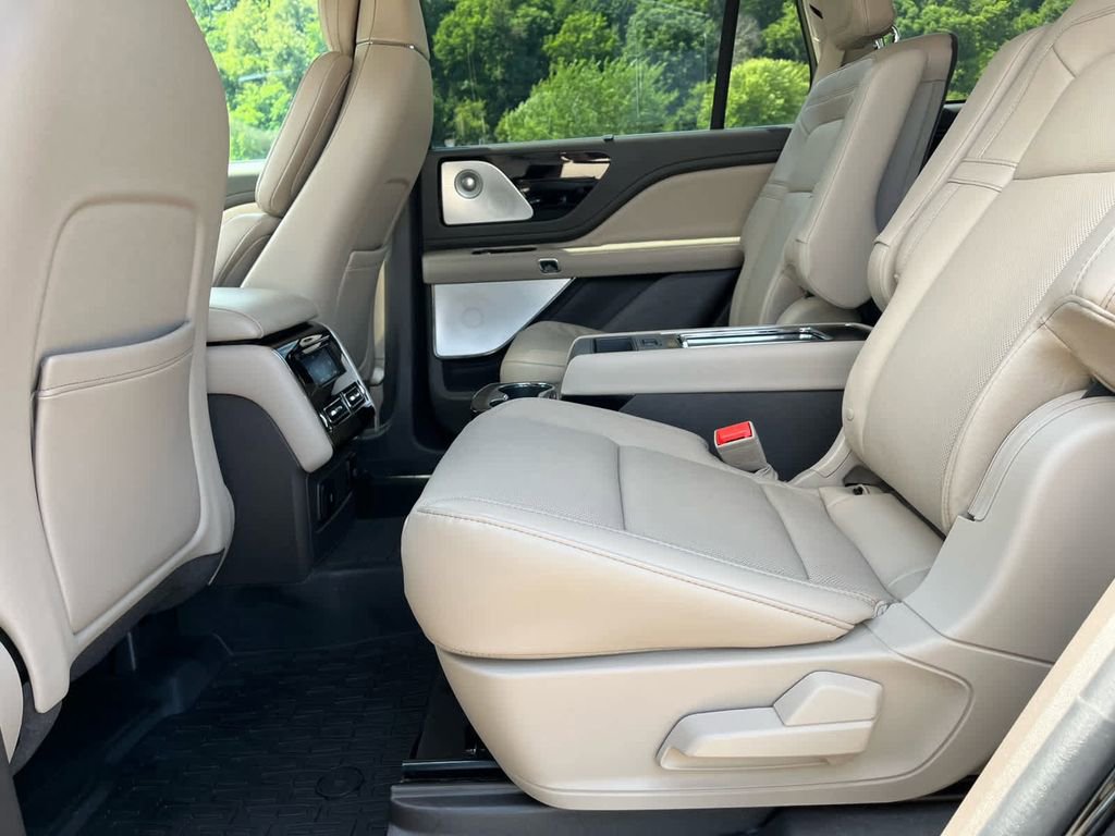 Used 2022 Lincoln Aviator Reserve w/ Equipment Group 201A image 18