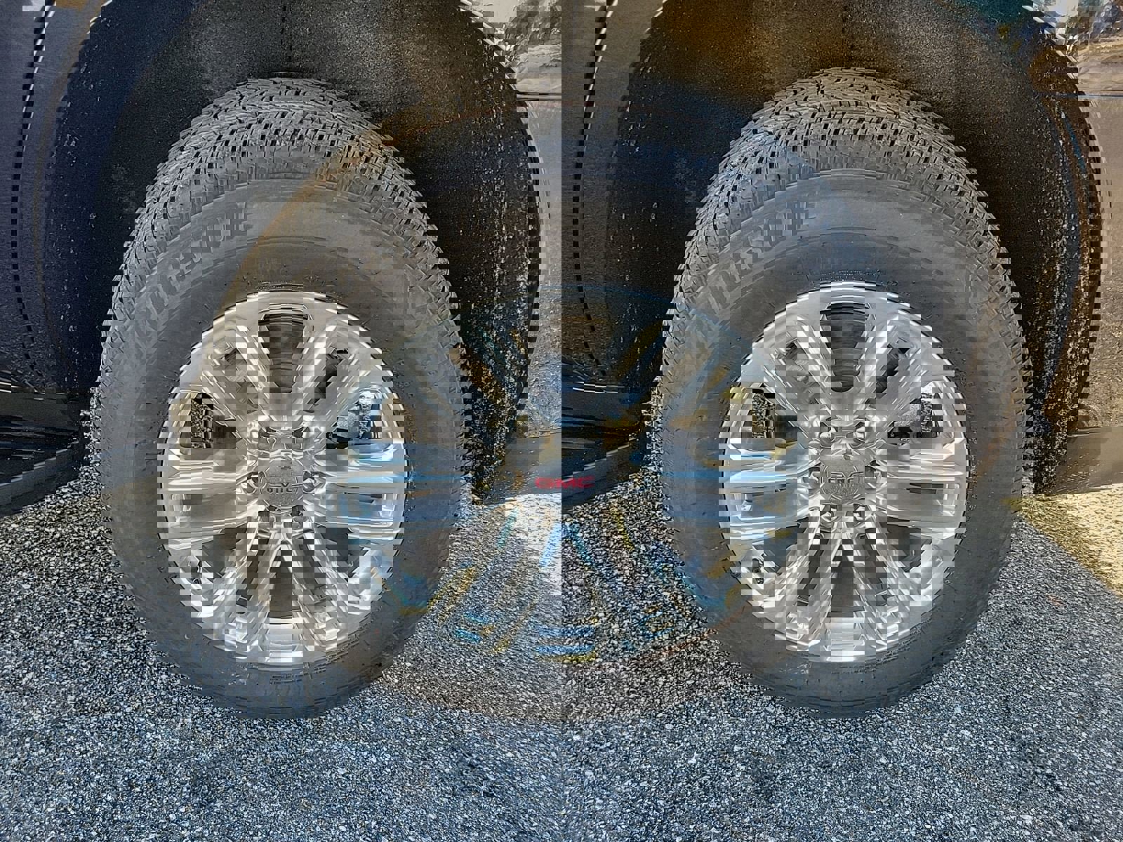 Used 2023 GMC Yukon SLT w/ SLT Luxury Package image 9