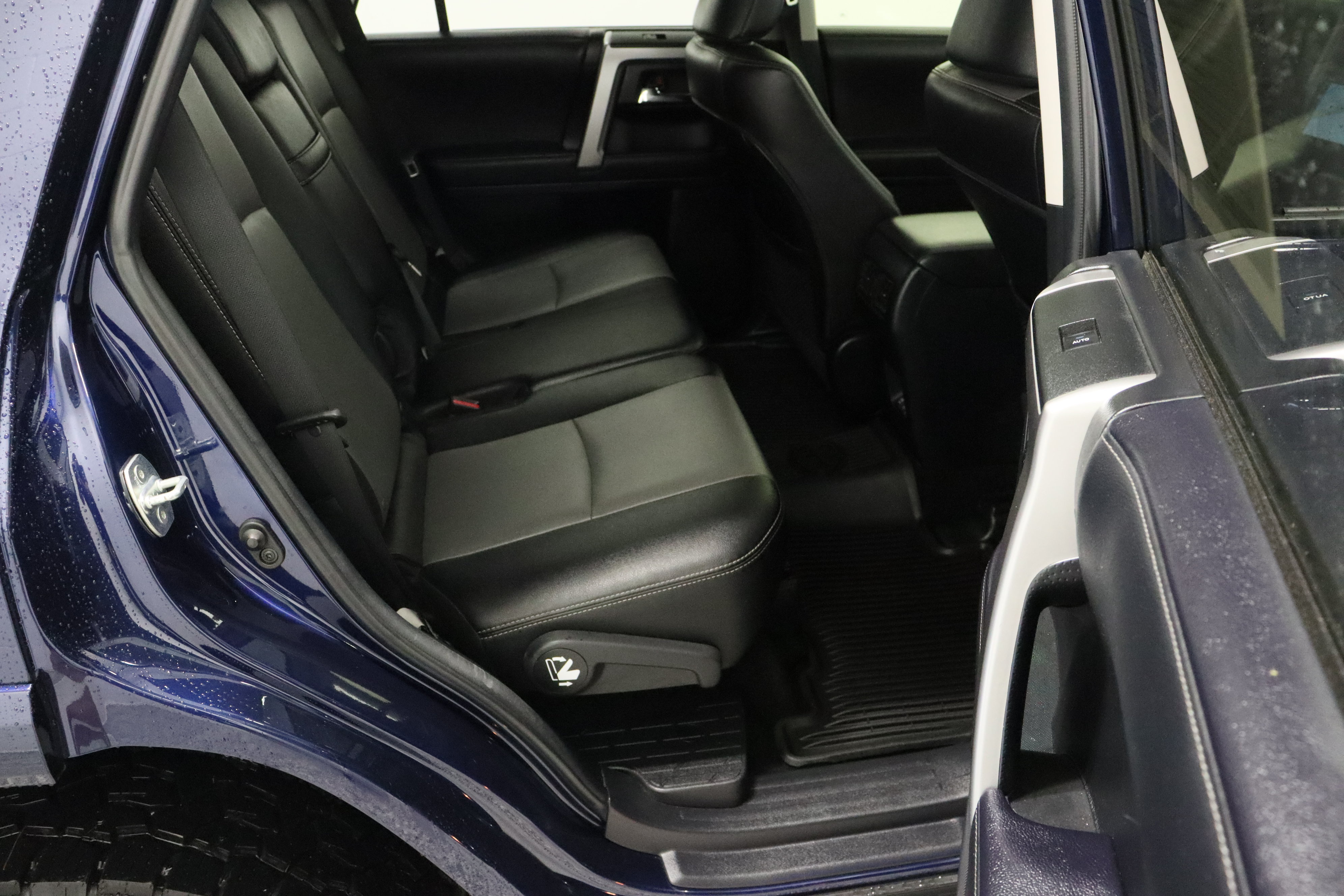 Used 2022 Toyota 4Runner SR5 Premium w/ Moonroof Package RWD image 37