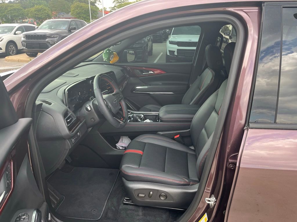 Used 2026 Chevrolet Traverse RS FWD image 9