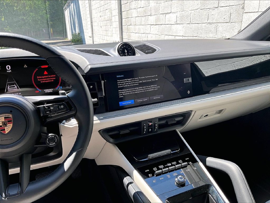 Certified 2025 Porsche Cayenne E-Hybrid Coupe AWD/4WD image 10