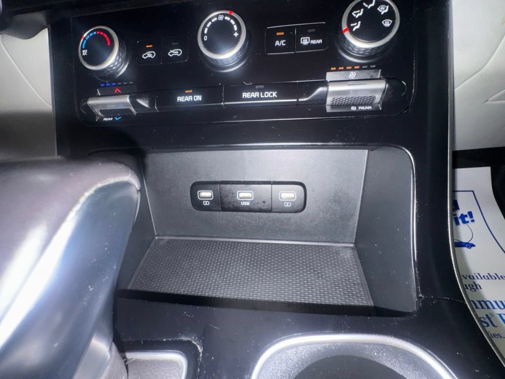 Used 2023 Kia Carnival LX FWD image 23