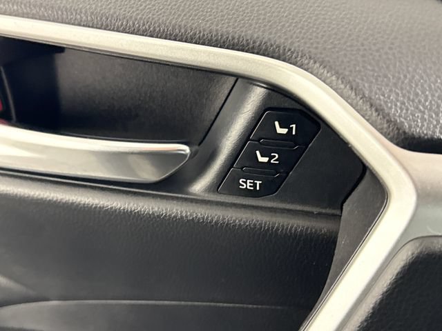 Used 2020 Toyota RAV4 XLE Premium AWD/4WD image 31