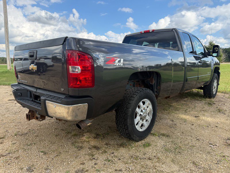 Used 2011 Chevrolet Silverado 3500 LT w/ Interior Plus Package image 7