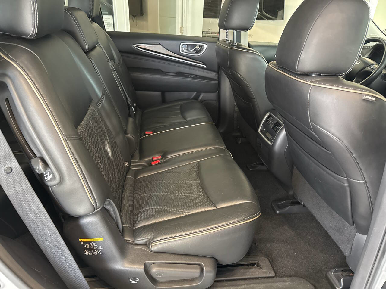 Used 2016 INFINITI QX60 AWD w/ Premium Package image 39