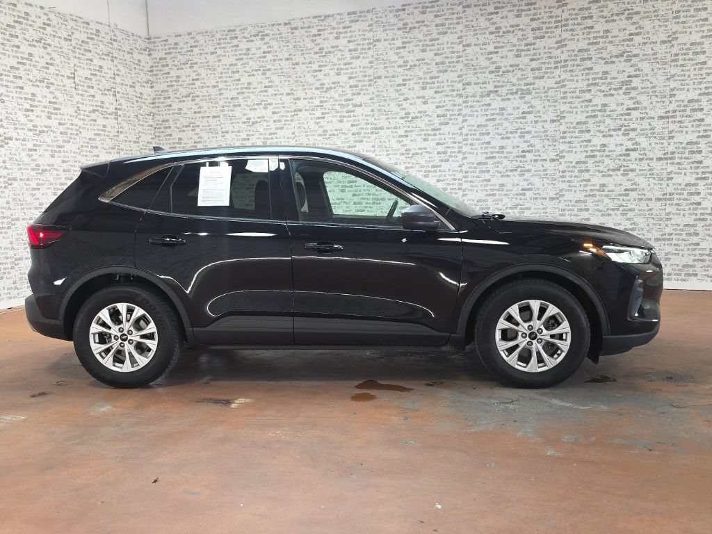 Used 2023 Ford Escape Active FWD image 2