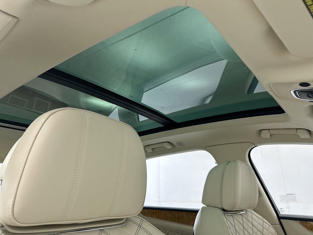 Used 2022 Bentley Bentayga image 17