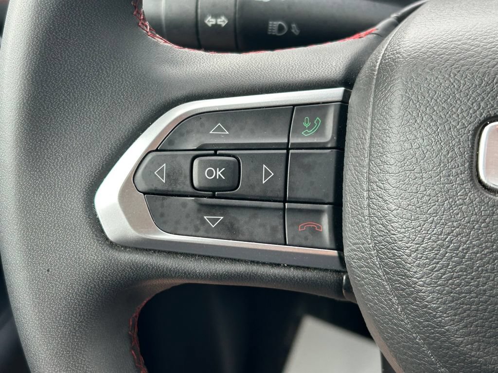 Used 2025 Jeep Compass Trailhawk AWD/4WD image 38