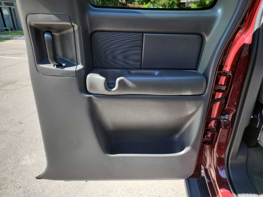 Used 2003 Chevrolet Silverado 2500 LS image 34