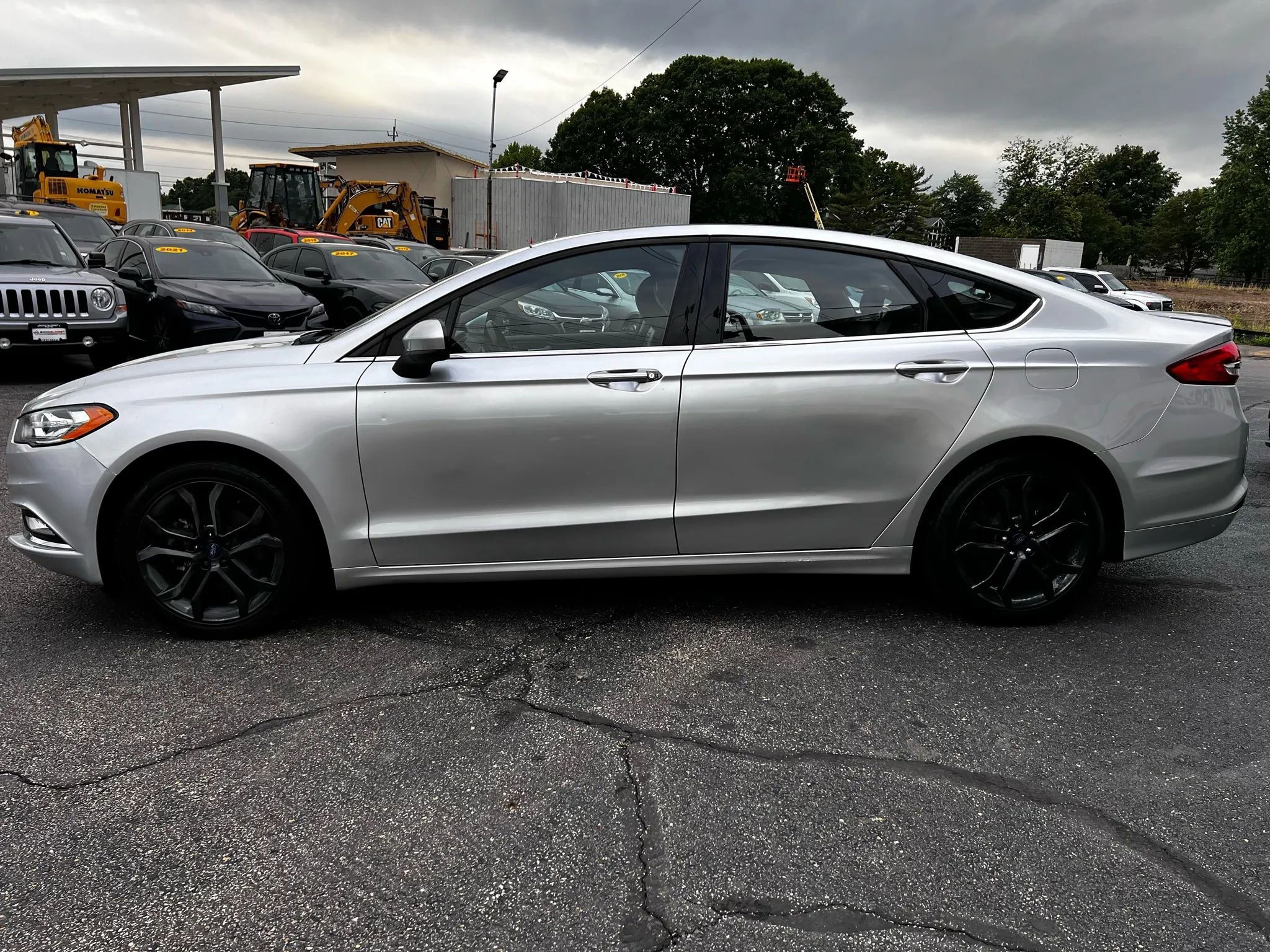 Used 2018 Ford Fusion SE w/ Equipment Group 201A image 2