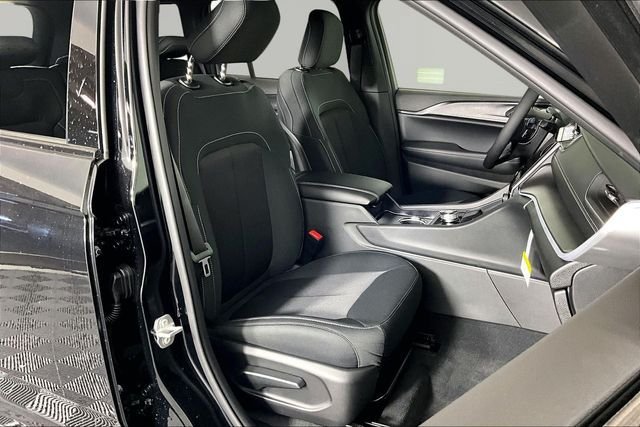 New 2026 Jeep Grand Cherokee Laredo RWD image 12