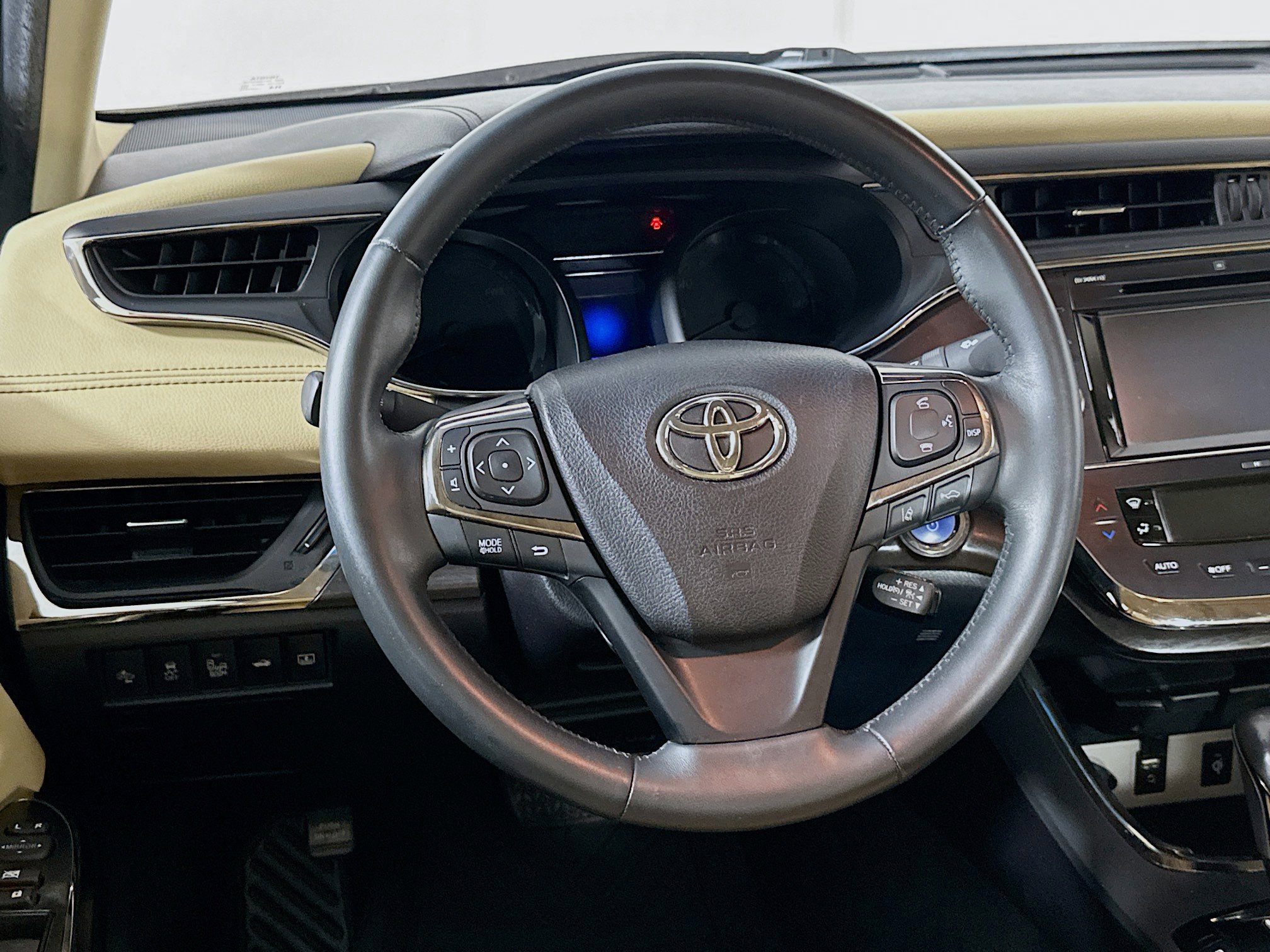 Used 2016 Toyota Avalon Limited w/ Toyota Safety Sense Package FWD image 18