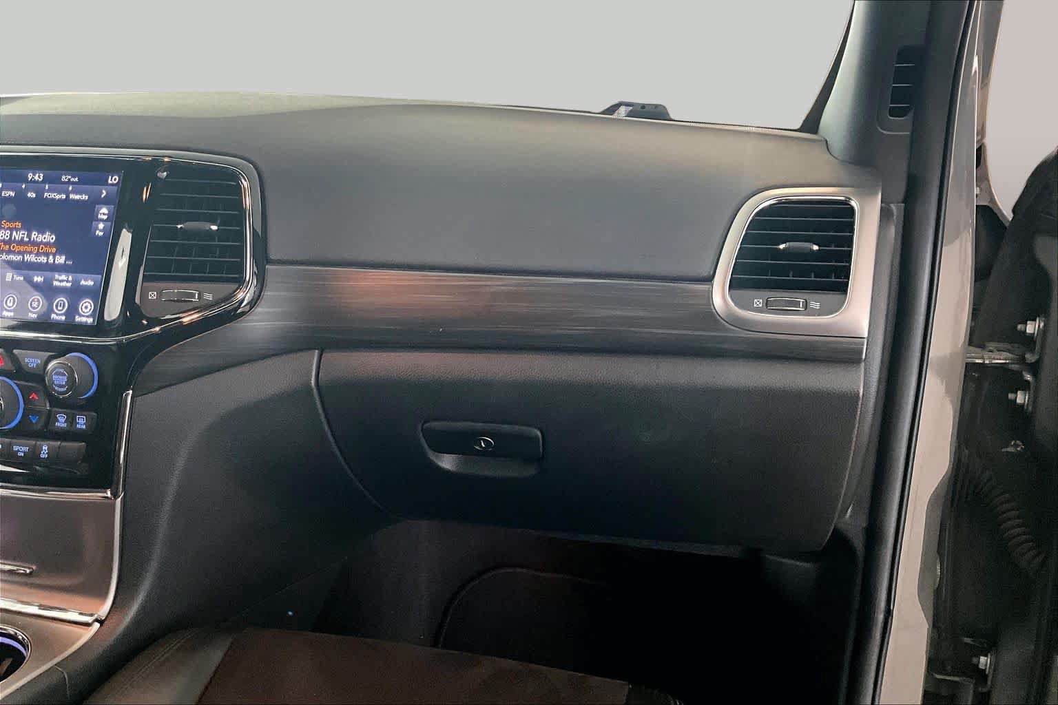 Used 2020 Jeep Grand Cherokee Altitude RWD image 17