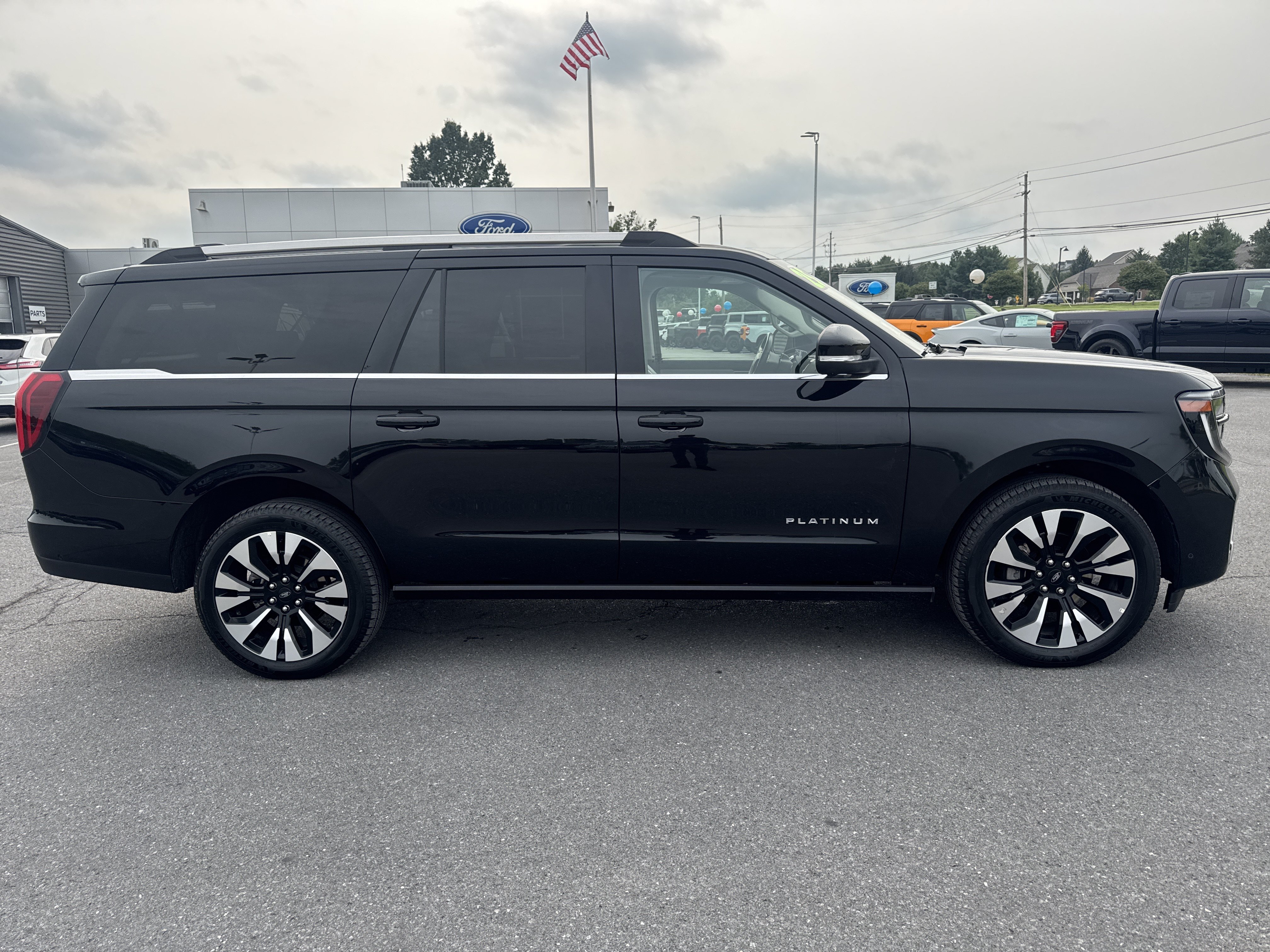 Used 2025 Ford Expedition Max Platinum w/ Driver's Package AWD/4WD video 2