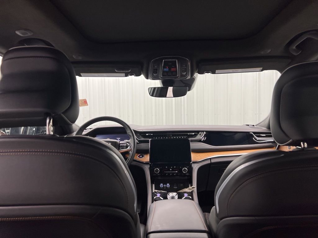 Used 2025 Jeep Grand Cherokee Summit image 16