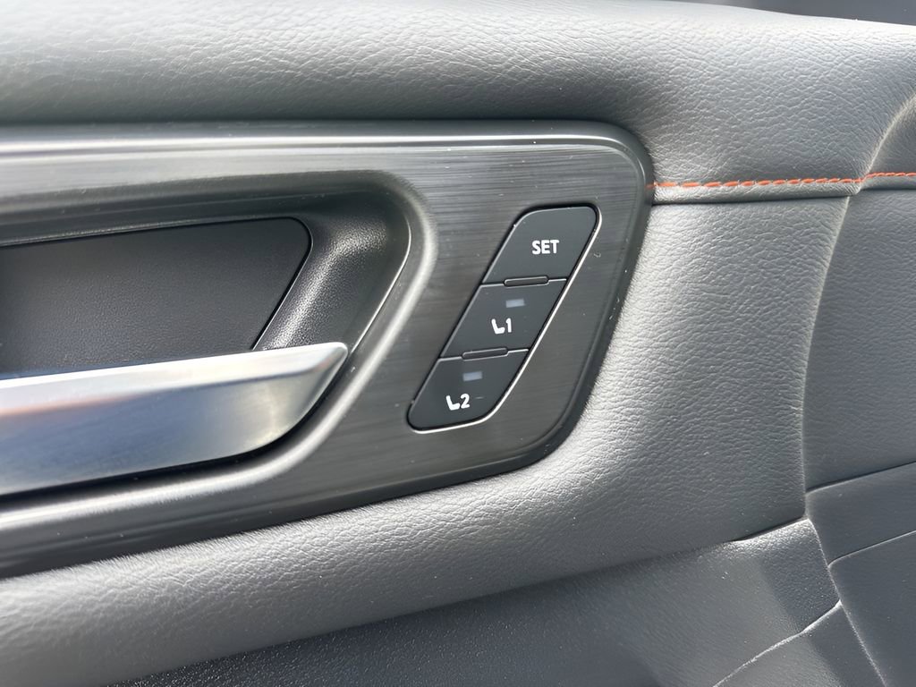 Used 2025 Nissan Armada PRO-4X image 11