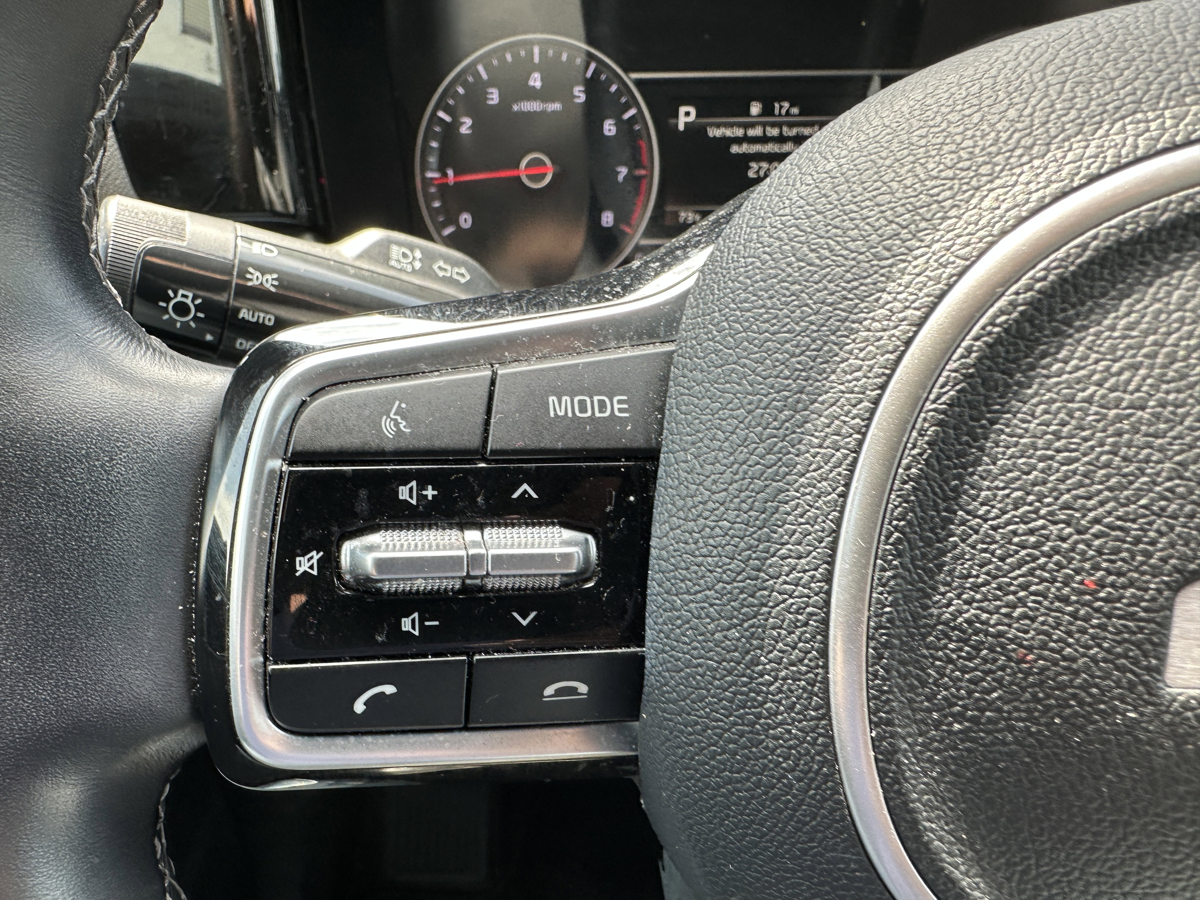 Used 2022 Kia Sorento S w/ Panoramic Sunroof Package FWD image 28