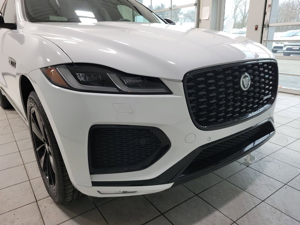 Used 2025 Jaguar F-PACE R-Dynamic S image 23