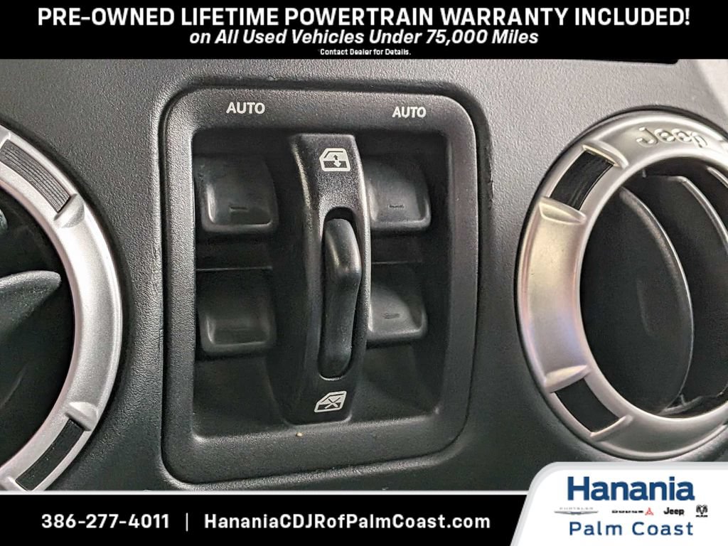 Used 2017 Jeep Wrangler Unlimited Sahara w/ Connectivity Group AWD/4WD image 19