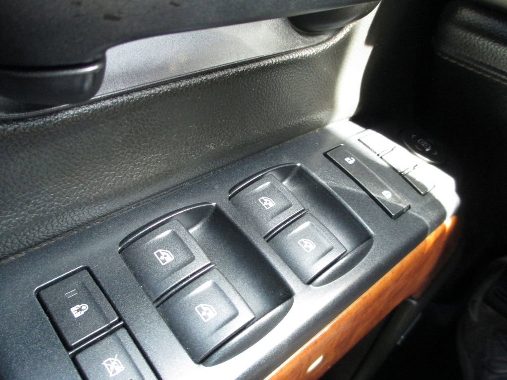 Used 2017 Chevrolet Silverado 1500 High Country image 32