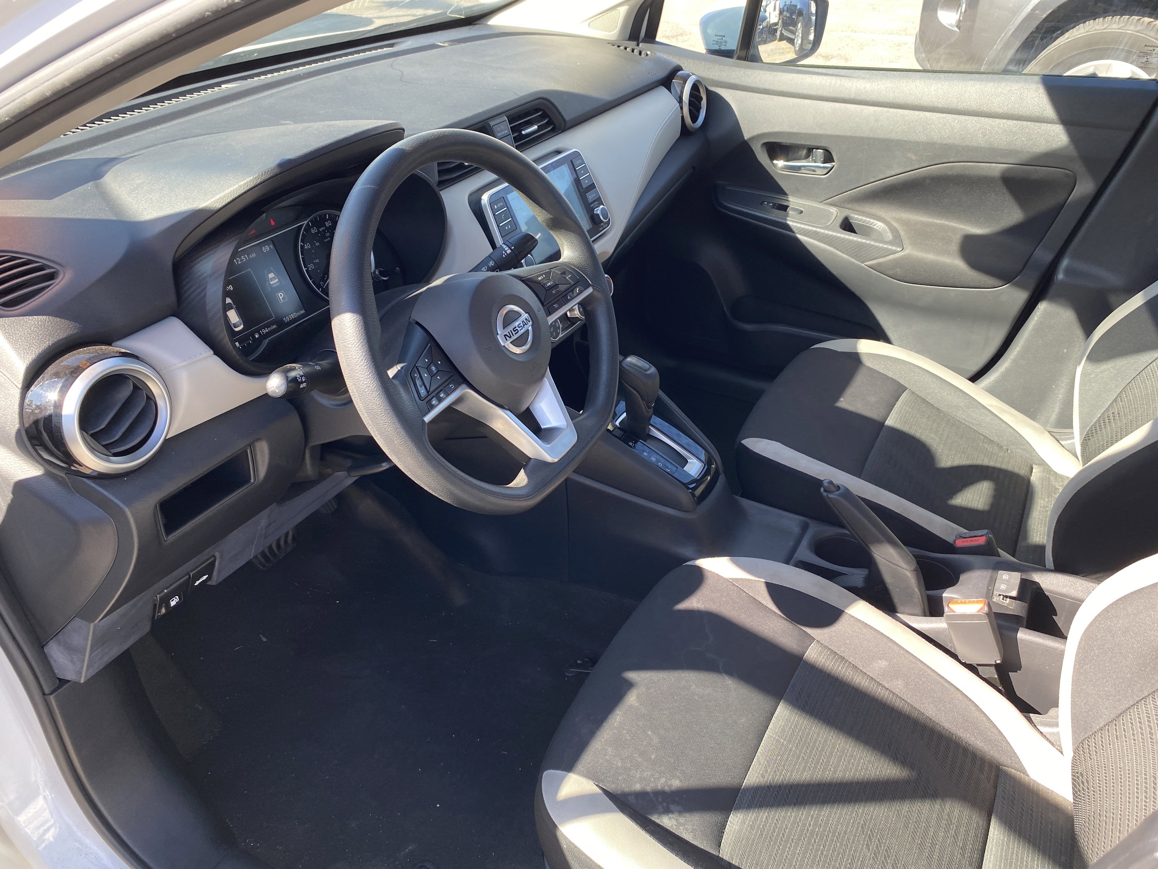 Used 2022 Nissan Versa SV image 11