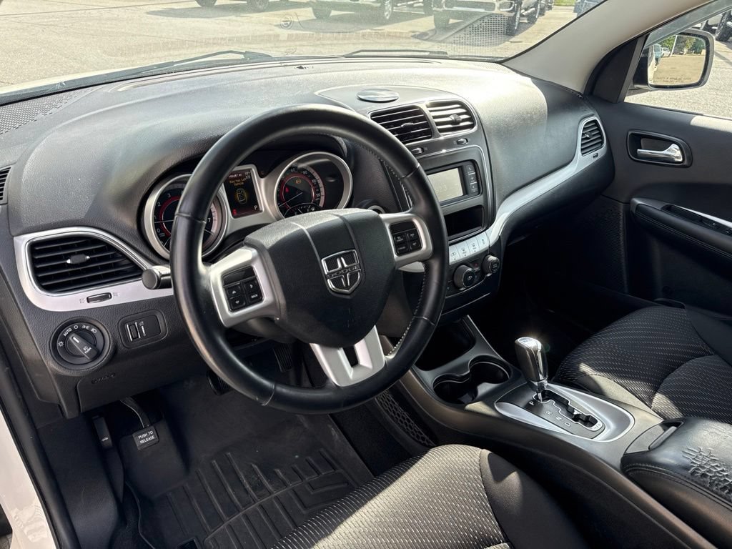 Used 2017 Dodge Journey SXT w/ Premium Group FWD image 2