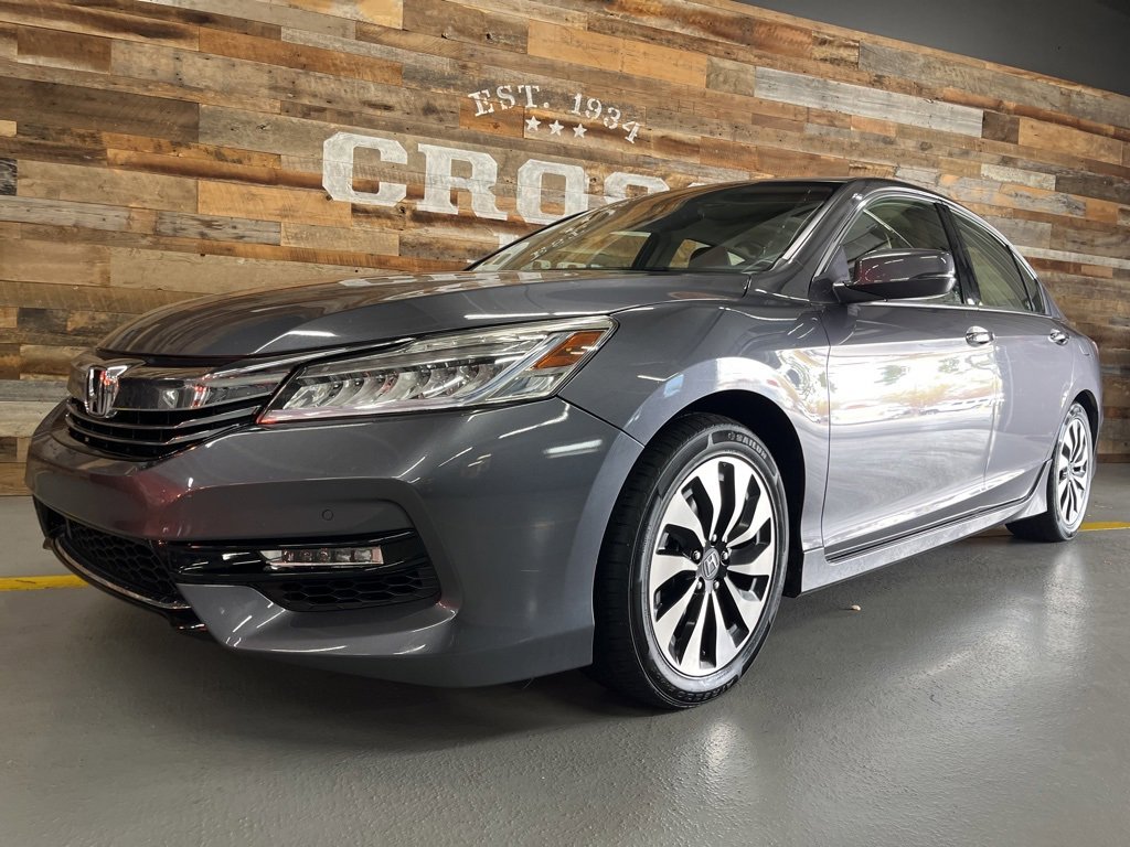 Used 2017 Honda Accord Touring image 11