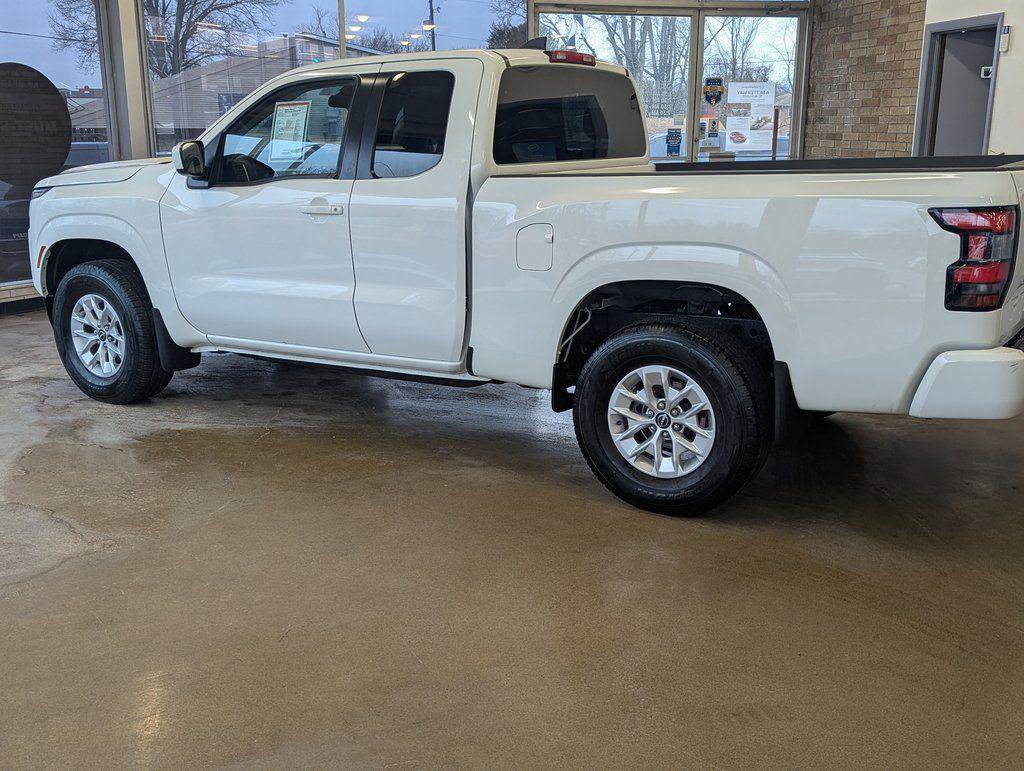 Used 2024 Nissan Frontier SV w/ Technology Package image 2