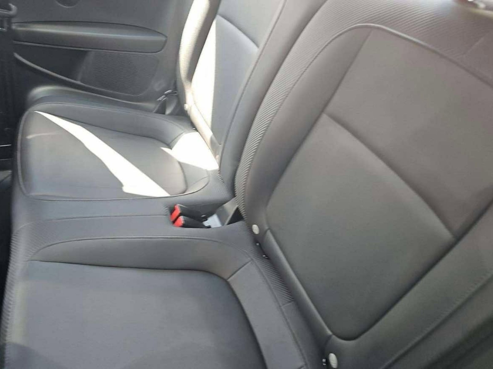 Used 2013 Volkswagen Beetle 2.5 Fender FWD image 5
