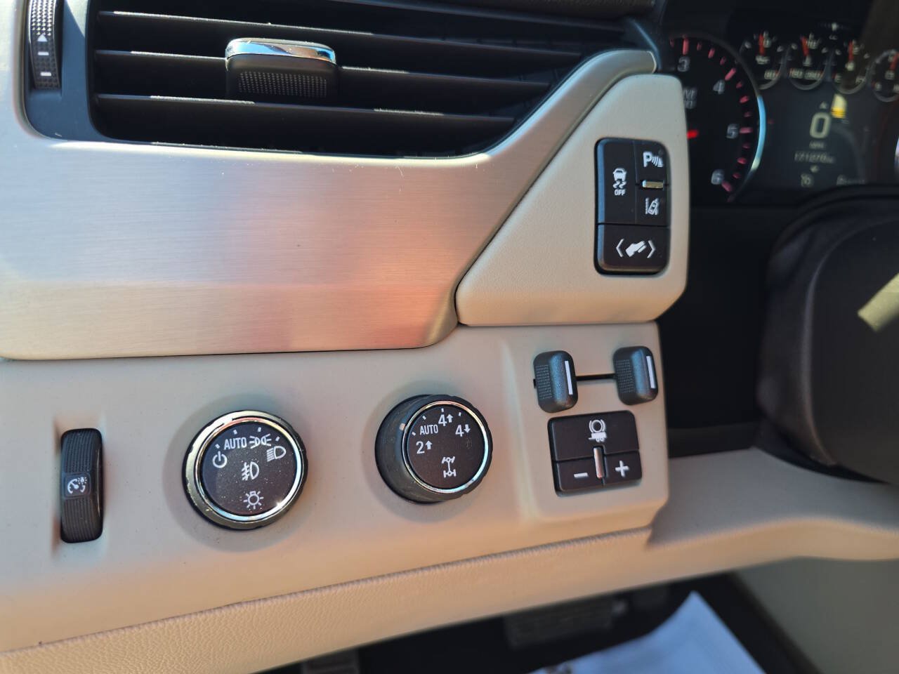 Used 2015 GMC Yukon Denali AWD/4WD image 16