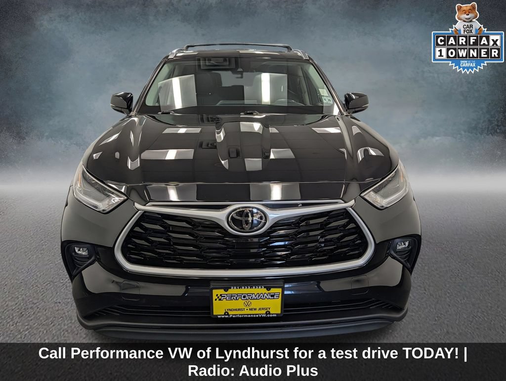 Used 2021 Toyota Highlander XLE AWD/4WD image 2