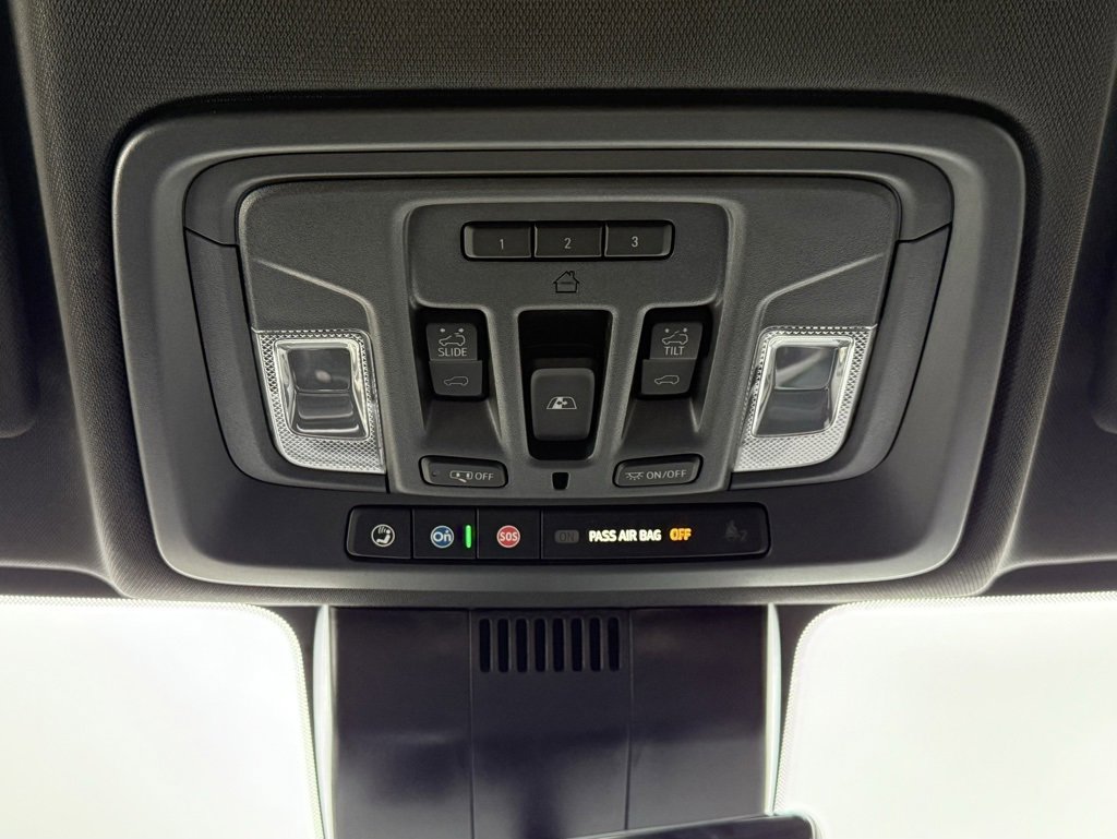 Used 2025 Chevrolet Silverado 2500 ZR2 w/ Technology Package image 33